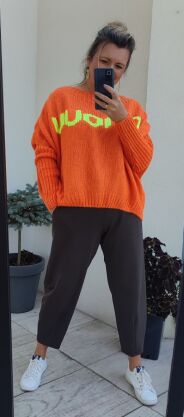 Sweter dzianinowy z napisem Minouu